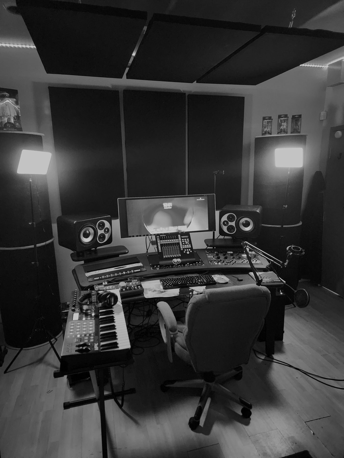 studio-desk